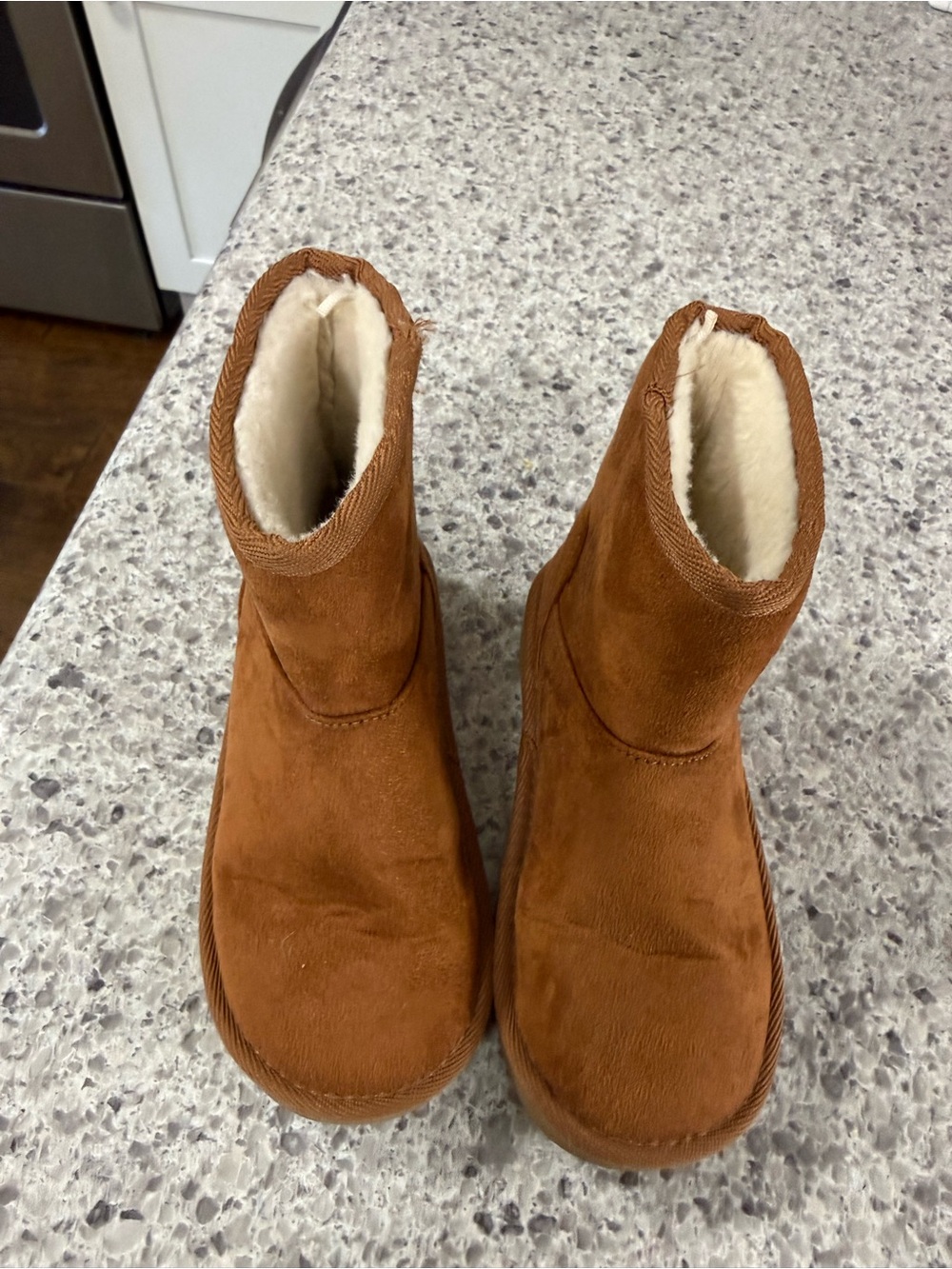 SHEIN Kids Faux-Suede Chestnut Boots with Cream Lining